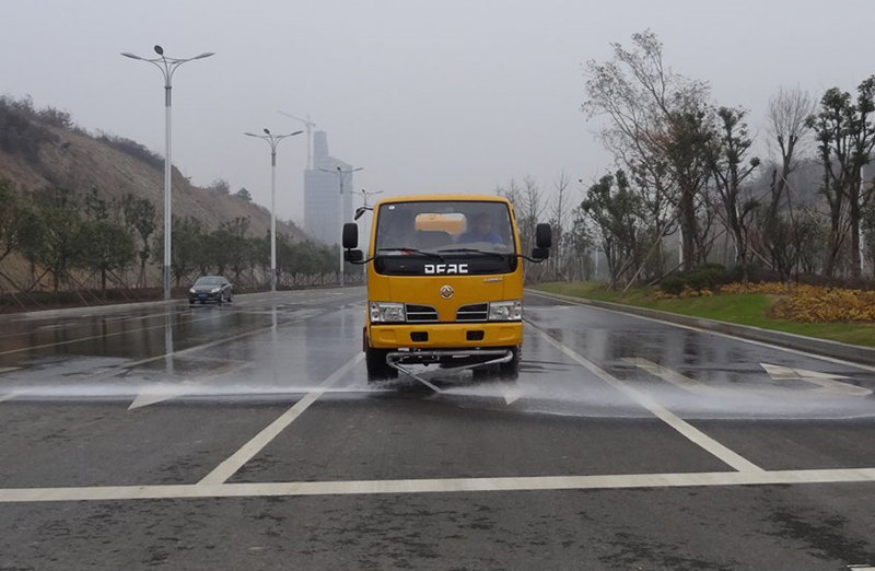 東風5噸消防灑水車