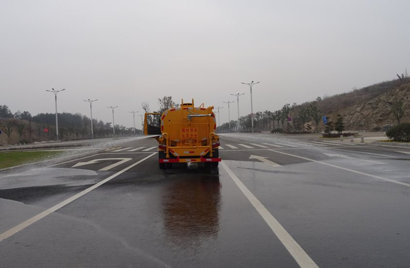 東風5噸消防灑水車